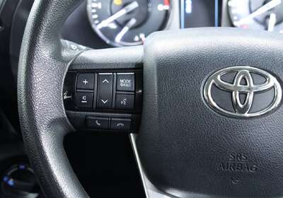 2021 Toyota Hilux SR