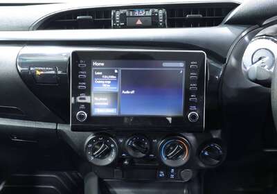 2021 Toyota Hilux SR