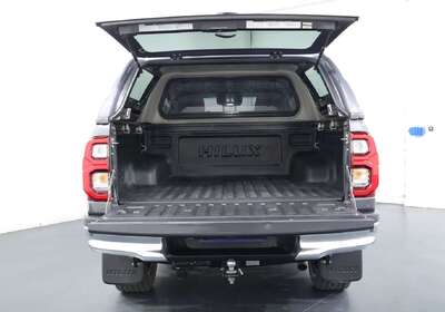 2021 Toyota Hilux SR5