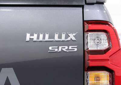 2021 Toyota Hilux SR5