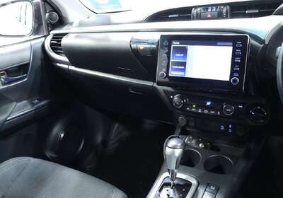 2021 Toyota Hilux SR5