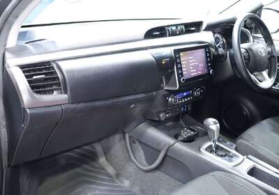 2021 Toyota Hilux SR5