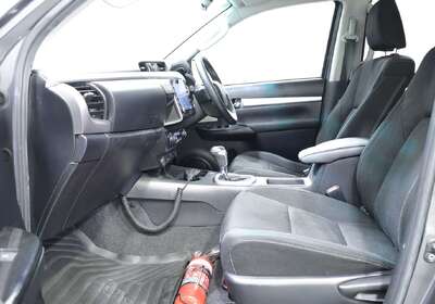 2021 Toyota Hilux SR5