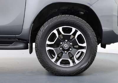 2021 Toyota Hilux SR5