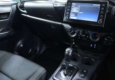 2020 Toyota Hilux SR