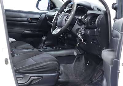 2020 Toyota Hilux SR