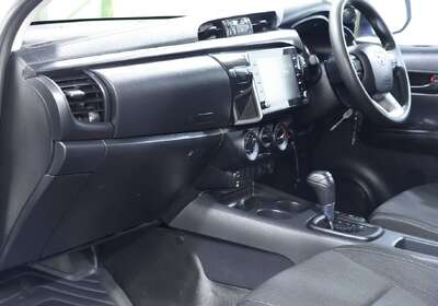 2020 Toyota Hilux SR