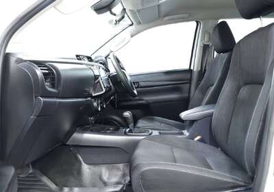 2020 Toyota Hilux SR