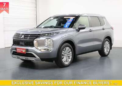 2023 Mitsubishi Outlander LS