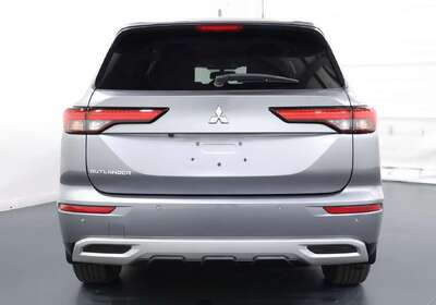 2023 Mitsubishi Outlander LS