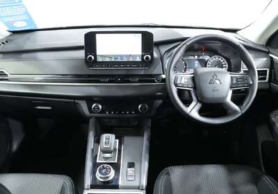 2023 Mitsubishi Outlander LS