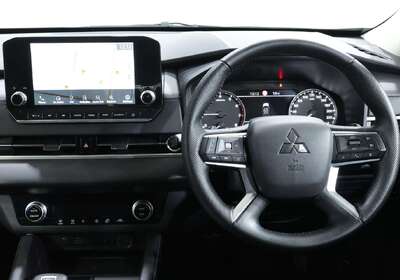 2023 Mitsubishi Outlander LS