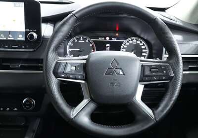 2023 Mitsubishi Outlander LS