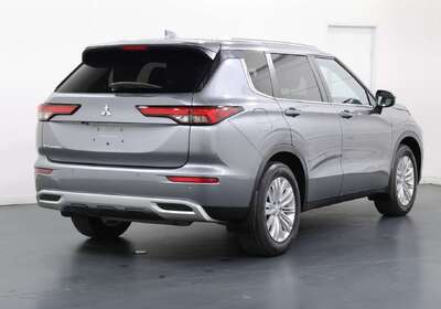 2023 Mitsubishi Outlander LS