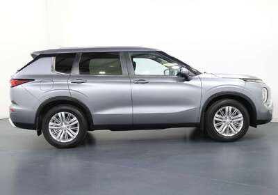 2023 Mitsubishi Outlander LS