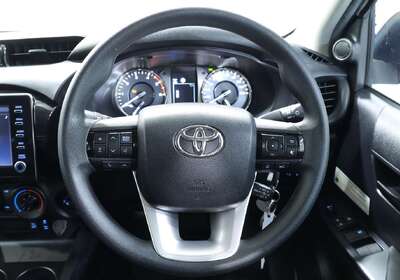 2021 Toyota Hilux SR