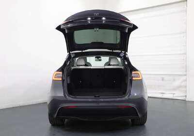2023 Tesla Model Y Rear-Wheel Drive