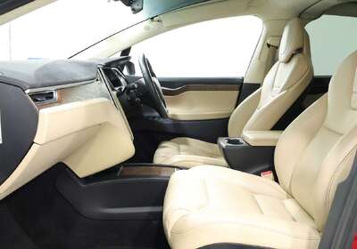 2017 Tesla Model X 75D (75XB)