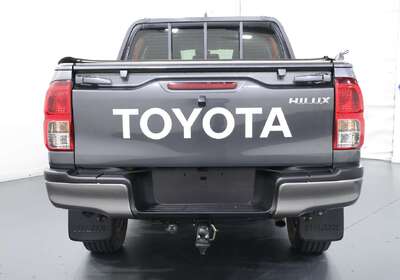 2023 Toyota Hilux SR (4x4)