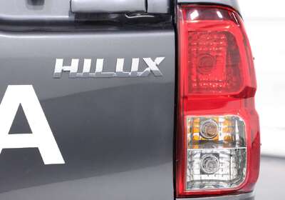2023 Toyota Hilux SR (4x4)