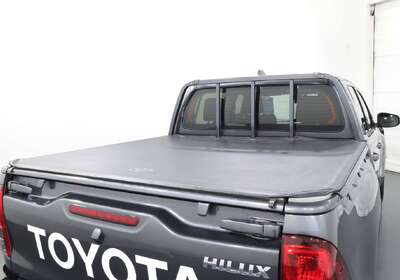 2023 Toyota Hilux SR (4x4)