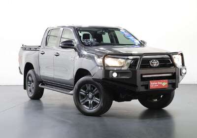 2023 Toyota Hilux SR (4x4)