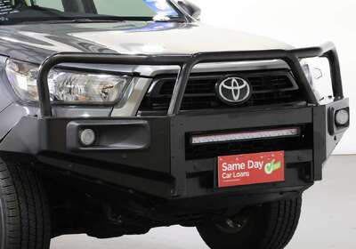 2023 Toyota Hilux SR (4x4)