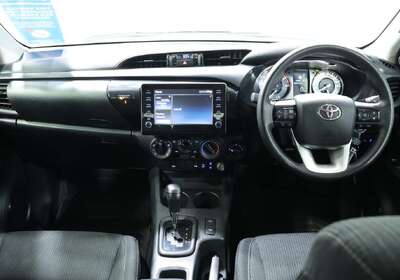 2023 Toyota Hilux SR (4x4)