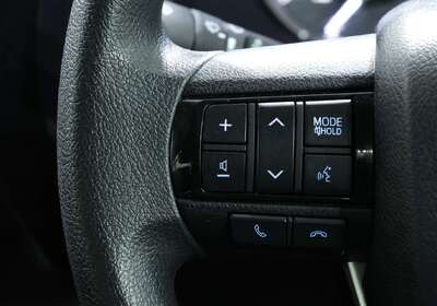 2023 Toyota Hilux SR (4x4)