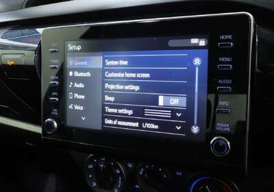 2023 Toyota Hilux SR (4x4)