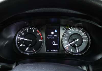 2023 Toyota Hilux SR (4x4)