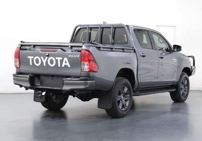 2023 Toyota Hilux SR (4x4)