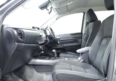 2023 Toyota Hilux SR (4x4)