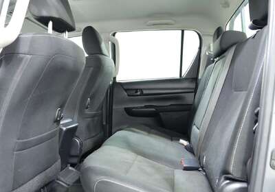 2023 Toyota Hilux SR (4x4)