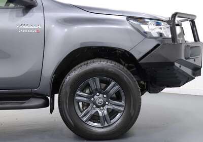 2023 Toyota Hilux SR (4x4)