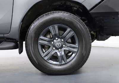 2023 Toyota Hilux SR (4x4)