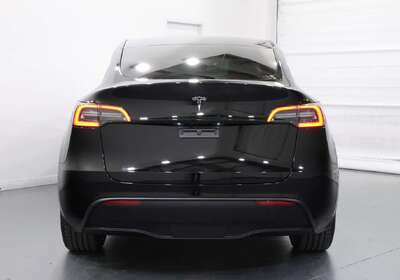2022 Tesla Model Y Rear-Wheel Drive
