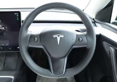 2022 Tesla Model Y Rear-Wheel Drive