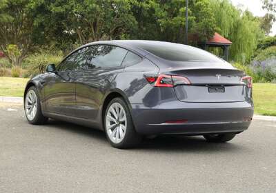 2022 Tesla Model 3 Rear-Wheel Drive