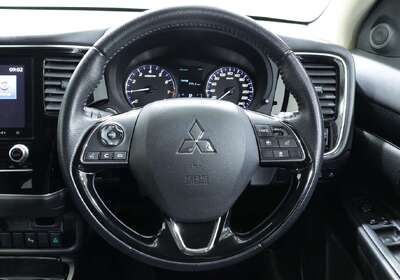 2021 Mitsubishi Outlander LS