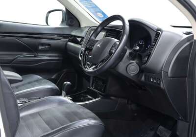 2021 Mitsubishi Outlander LS