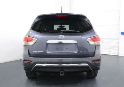 2016 Nissan Pathfinder ST-L (4x2)