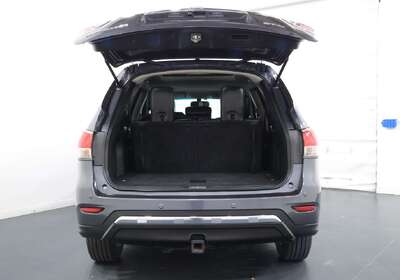 2016 Nissan Pathfinder ST-L (4x2)