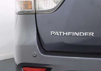 2016 Nissan Pathfinder ST-L (4x2)