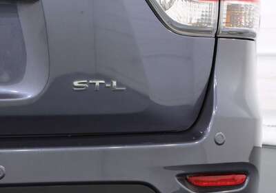 2016 Nissan Pathfinder ST-L (4x2)