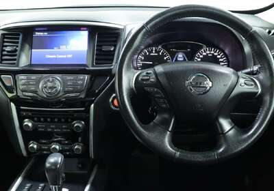 2016 Nissan Pathfinder ST-L (4x2)