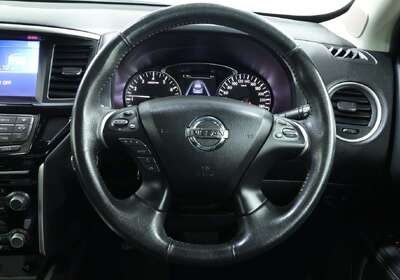 2016 Nissan Pathfinder ST-L (4x2)