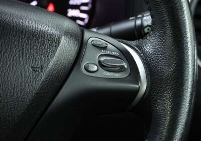 2016 Nissan Pathfinder ST-L (4x2)