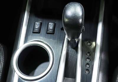 2016 Nissan Pathfinder ST-L (4x2)