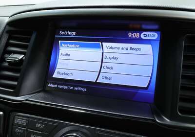 2016 Nissan Pathfinder ST-L (4x2)